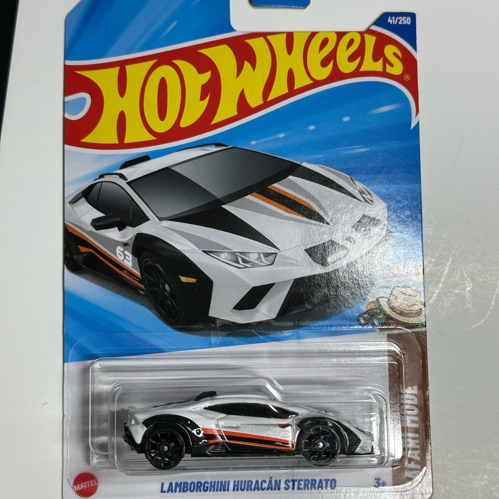 Mattel Hot Wheels Lamborghini Huracán Sterrato White Black Die-Cast Car